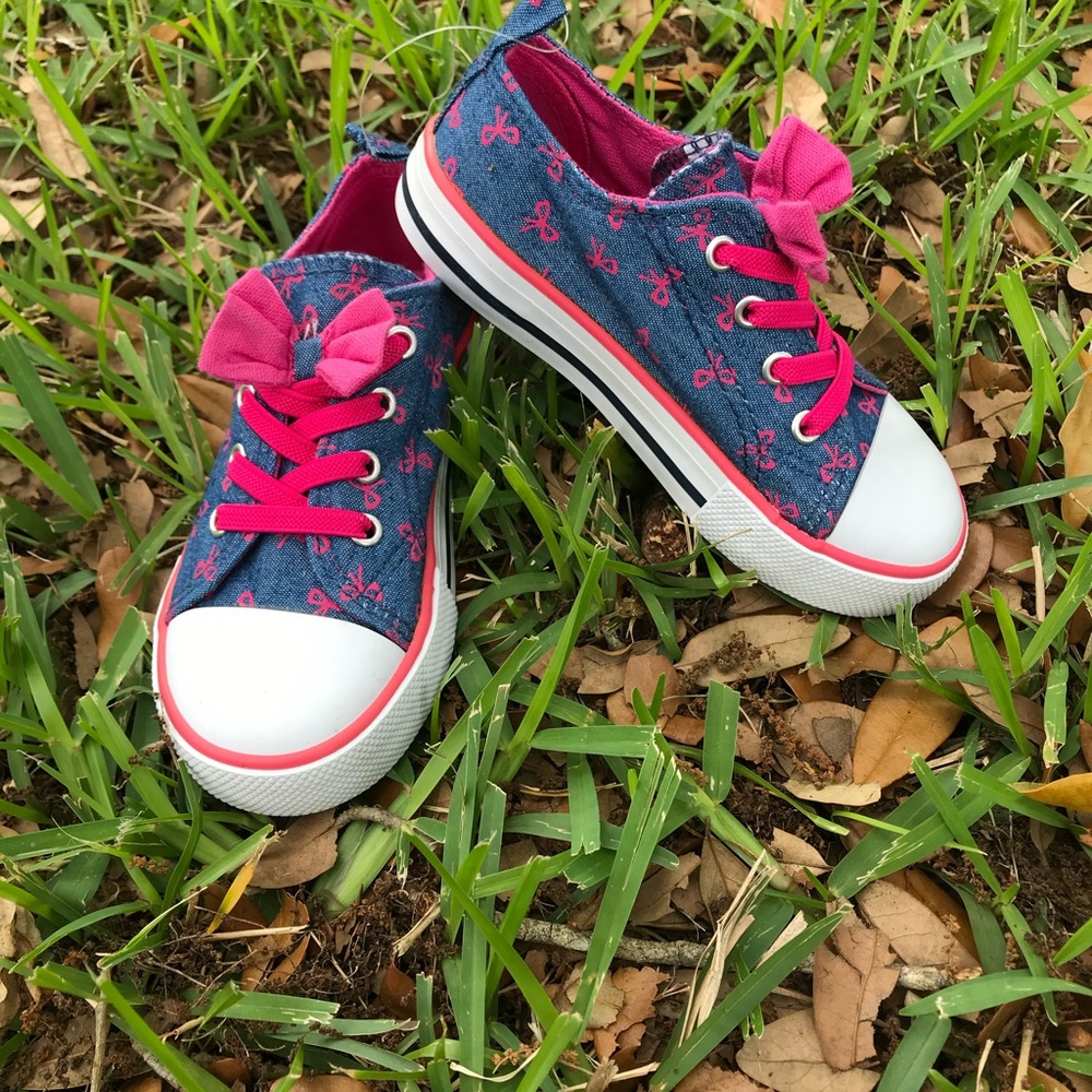 🔥🔥SALE🔥🔥Legendary laces size 5 toddler shoes